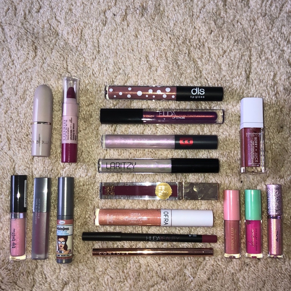 Variety of HIGH QUALITY sample lipsticks (BUNDLE)